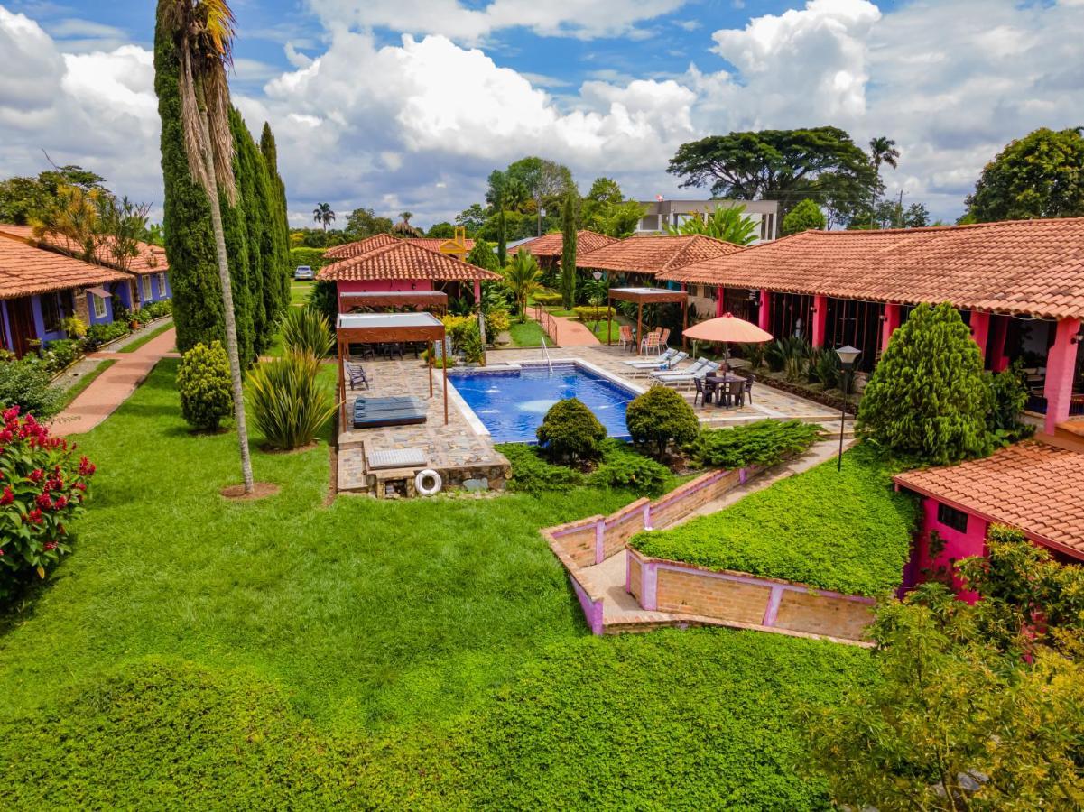 Hotel Campestre Solar De La Luna Albania  Exterior photo